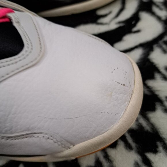 Athletic_Shoes